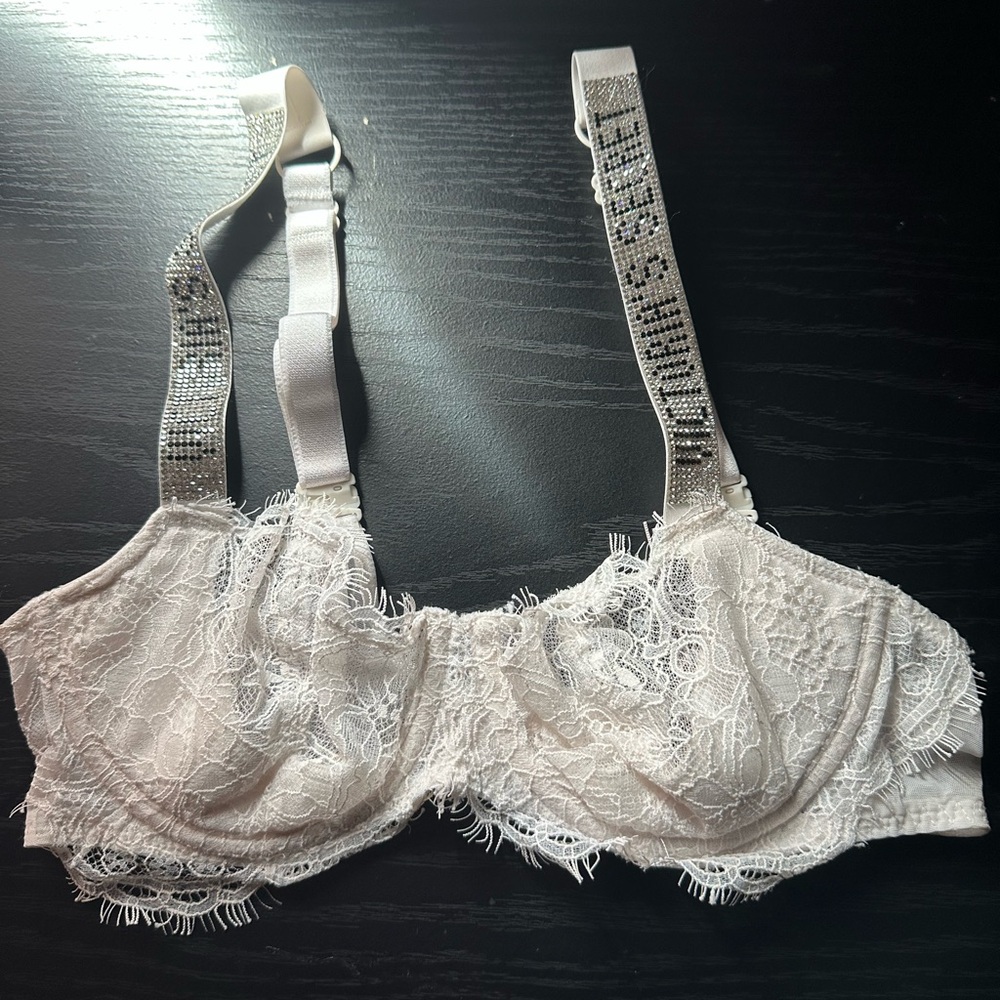 White lace vs bra